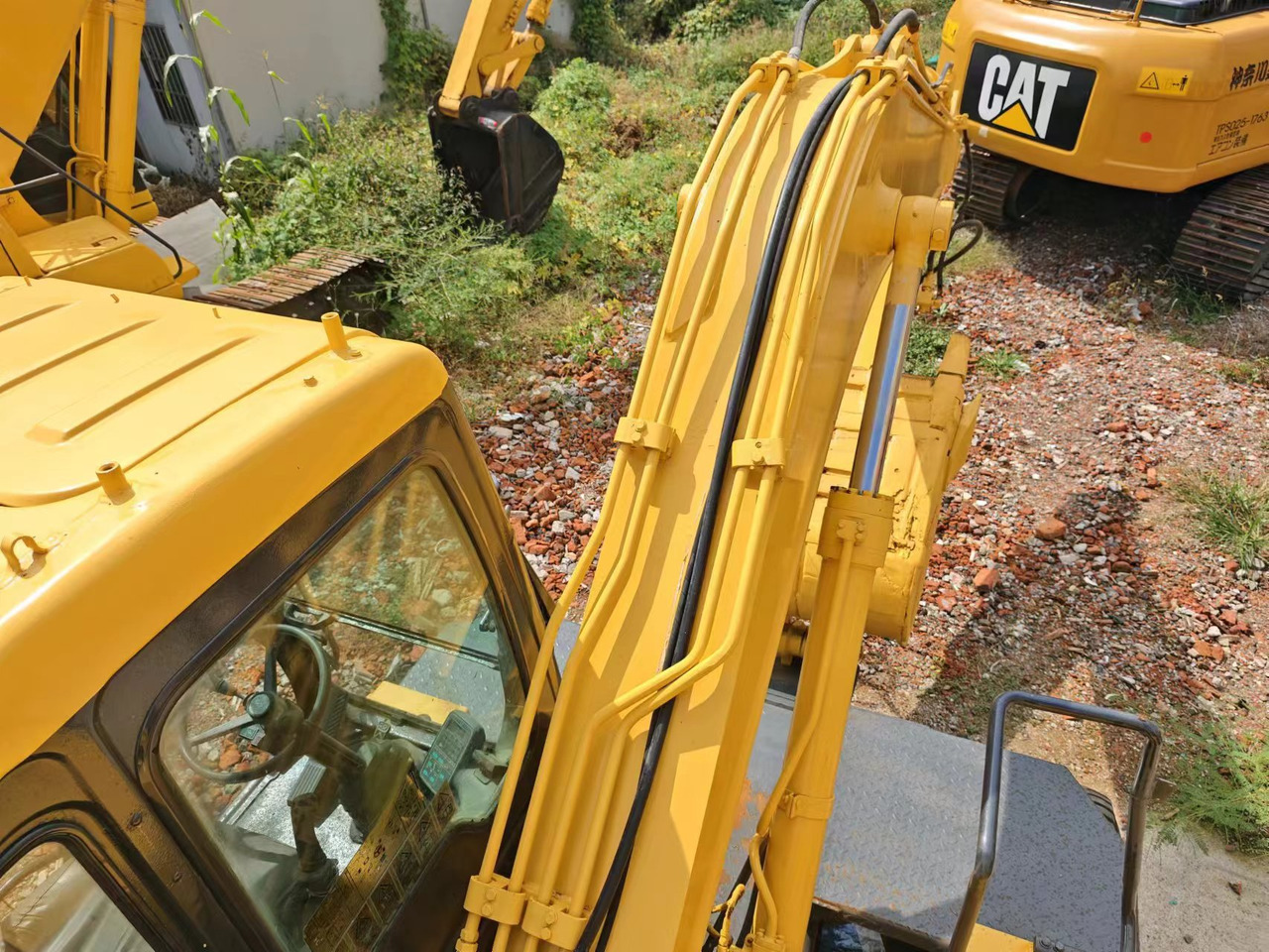 KOMATSU PC130 - 휠 굴삭기 : 사진 3 KOMATSU PC130 - 휠 굴삭기 : 사진 3