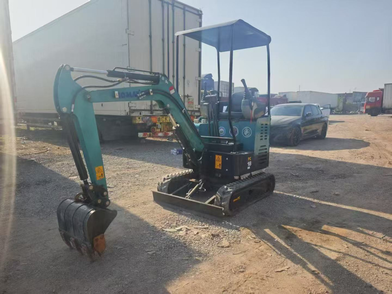 KOMATSU PC18 - 미니 굴삭기 : 사진 1 KOMATSU PC18 - 미니 굴삭기 : 사진 1