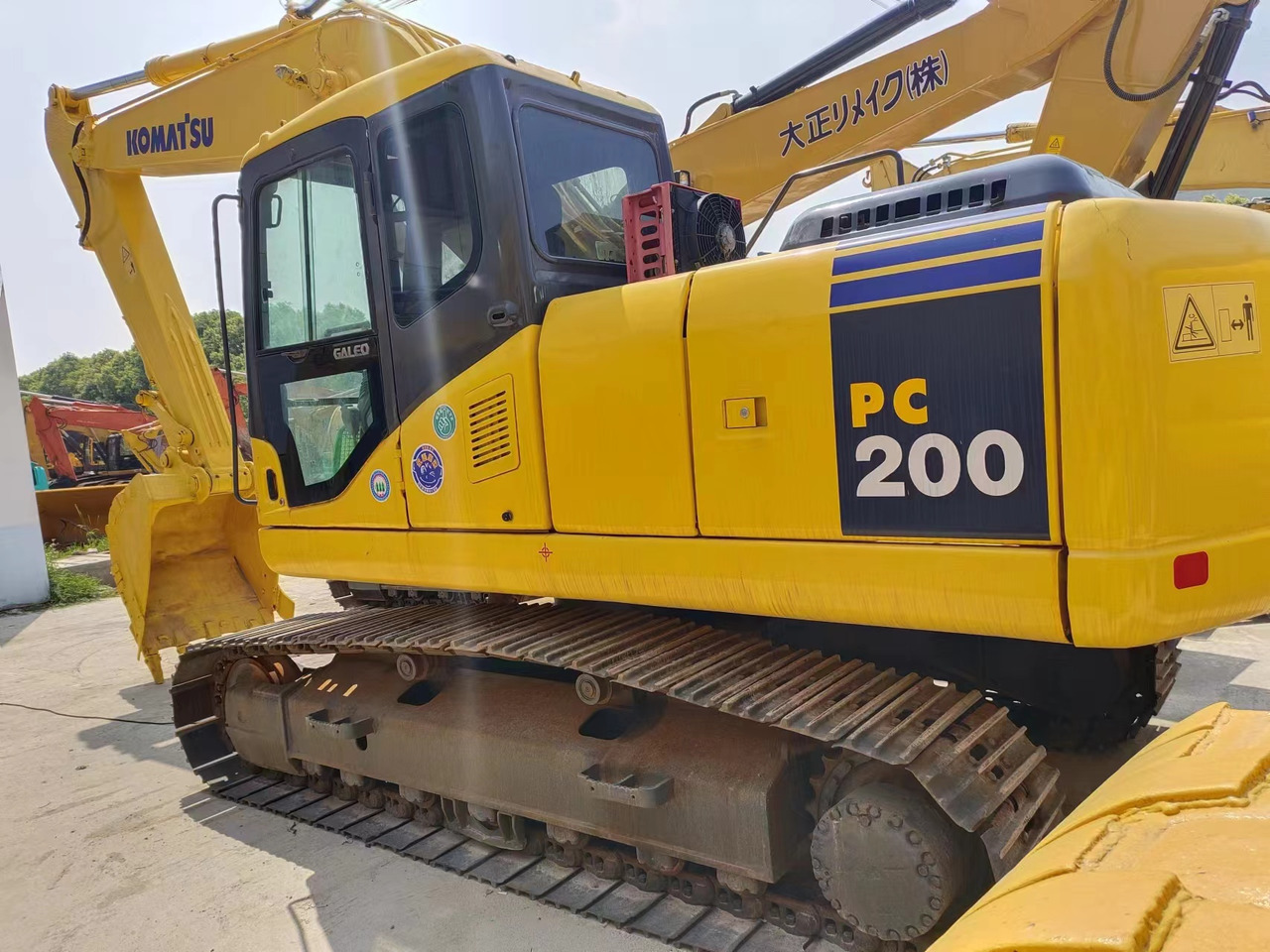 KOMATSU PC200-7 PC200 - 크롤러 굴삭기 : 사진 1 KOMATSU PC200-7 PC200 - 크롤러 굴삭기 : 사진 1