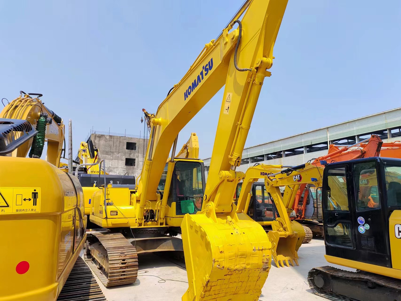 KOMATSU PC200-7 - 크롤러 굴삭기 : 사진 1 KOMATSU PC200-7 - 크롤러 굴삭기 : 사진 1