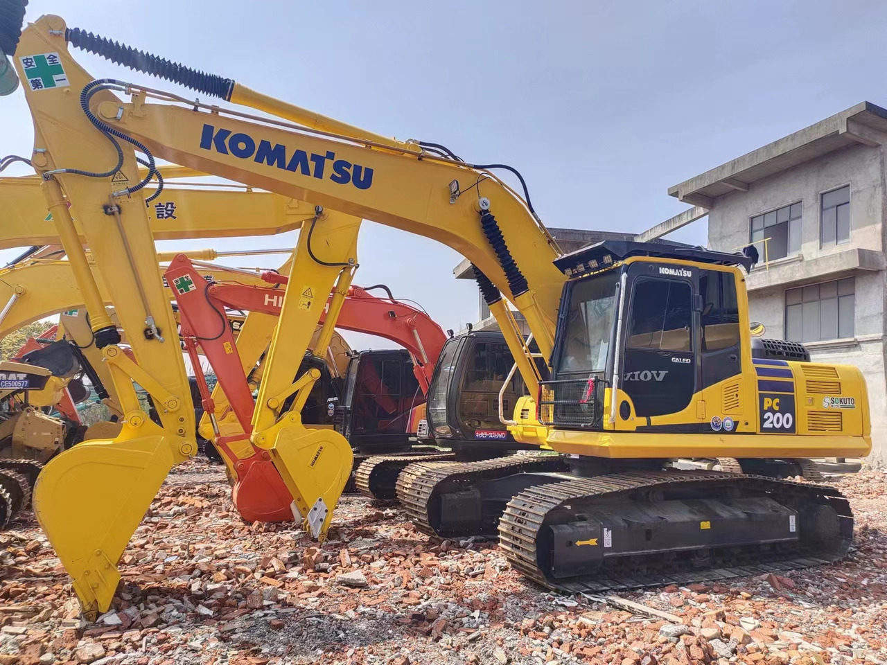 KOMATSU PC200-8N1 - 크롤러 굴삭기 : 사진 2 KOMATSU PC200-8N1 - 크롤러 굴삭기 : 사진 2