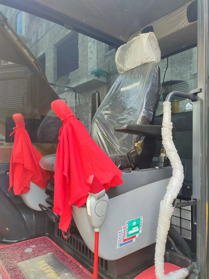 KOMATSU PC200-8N1 - 크롤러 굴삭기 : 사진 4 KOMATSU PC200-8N1 - 크롤러 굴삭기 : 사진 4