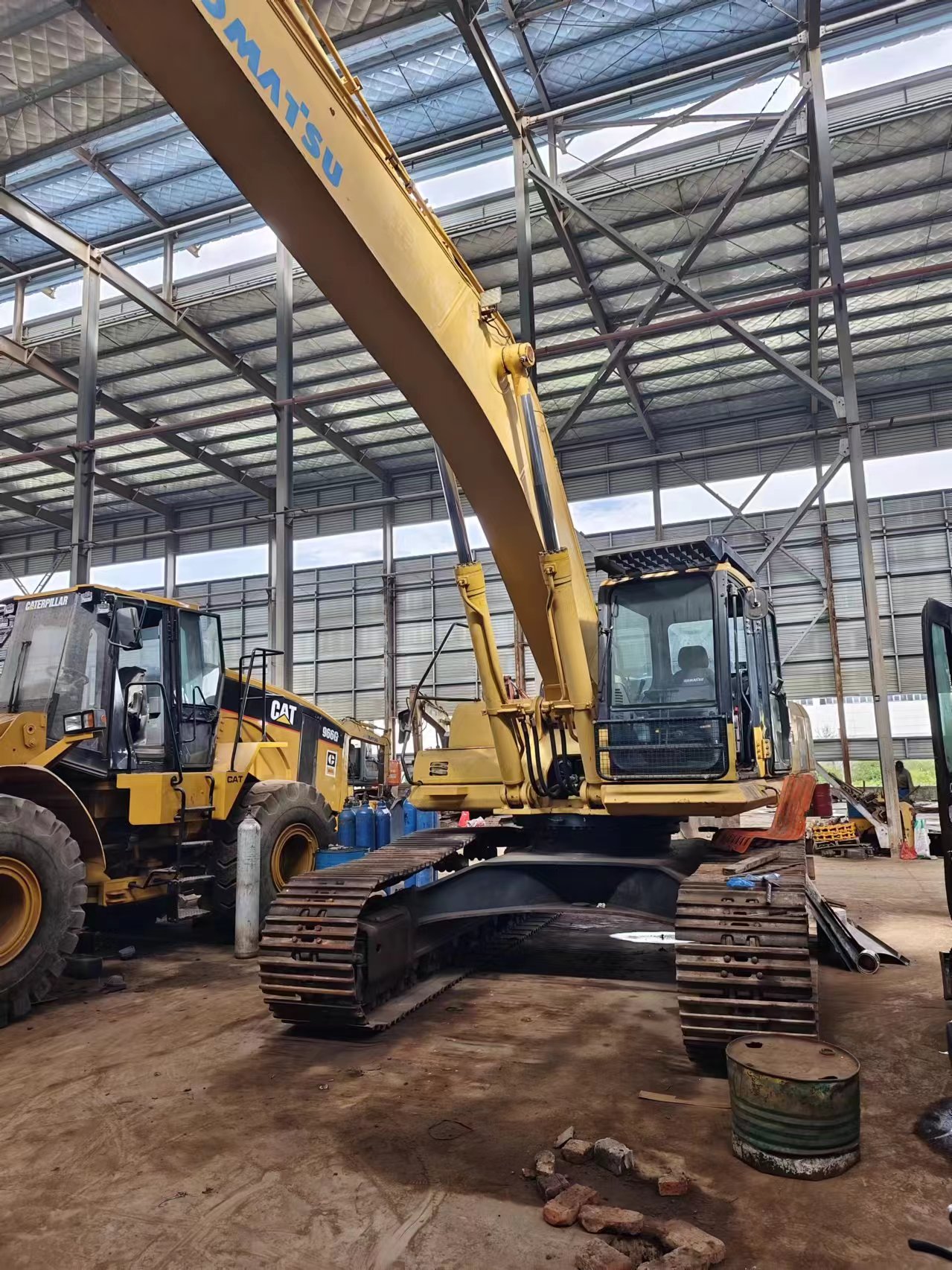 KOMATSU PC400-7 - 크롤러 굴삭기 : 사진 2 KOMATSU PC400-7 - 크롤러 굴삭기 : 사진 2