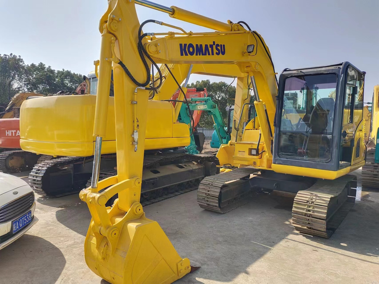 KOMATSU PC60-8 - 미니 굴삭기 : 사진 1 KOMATSU PC60-8 - 미니 굴삭기 : 사진 1