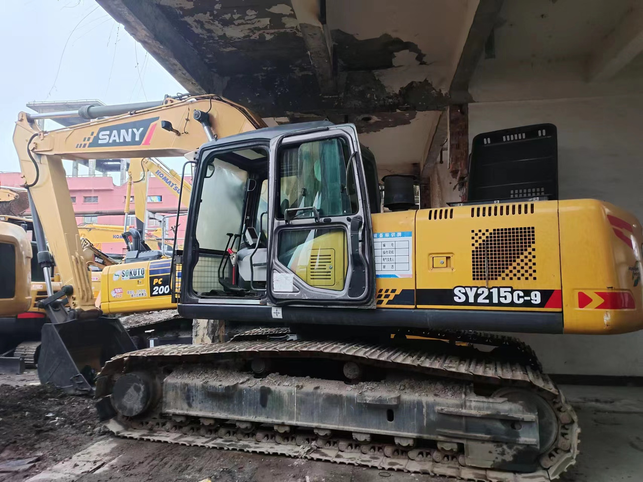 SANY SY215C-9 - 크롤러 굴삭기 : 사진 1 SANY SY215C-9 - 크롤러 굴삭기 : 사진 1