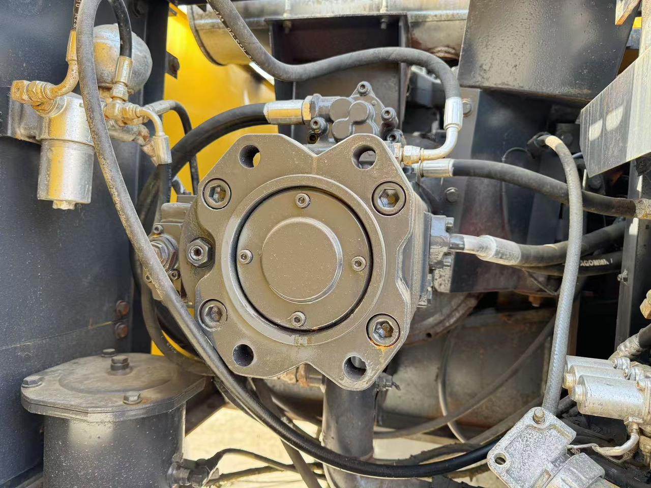 SUMITOMO SH200 - 크롤러 굴삭기 : 사진 4 SUMITOMO SH200 - 크롤러 굴삭기 : 사진 4