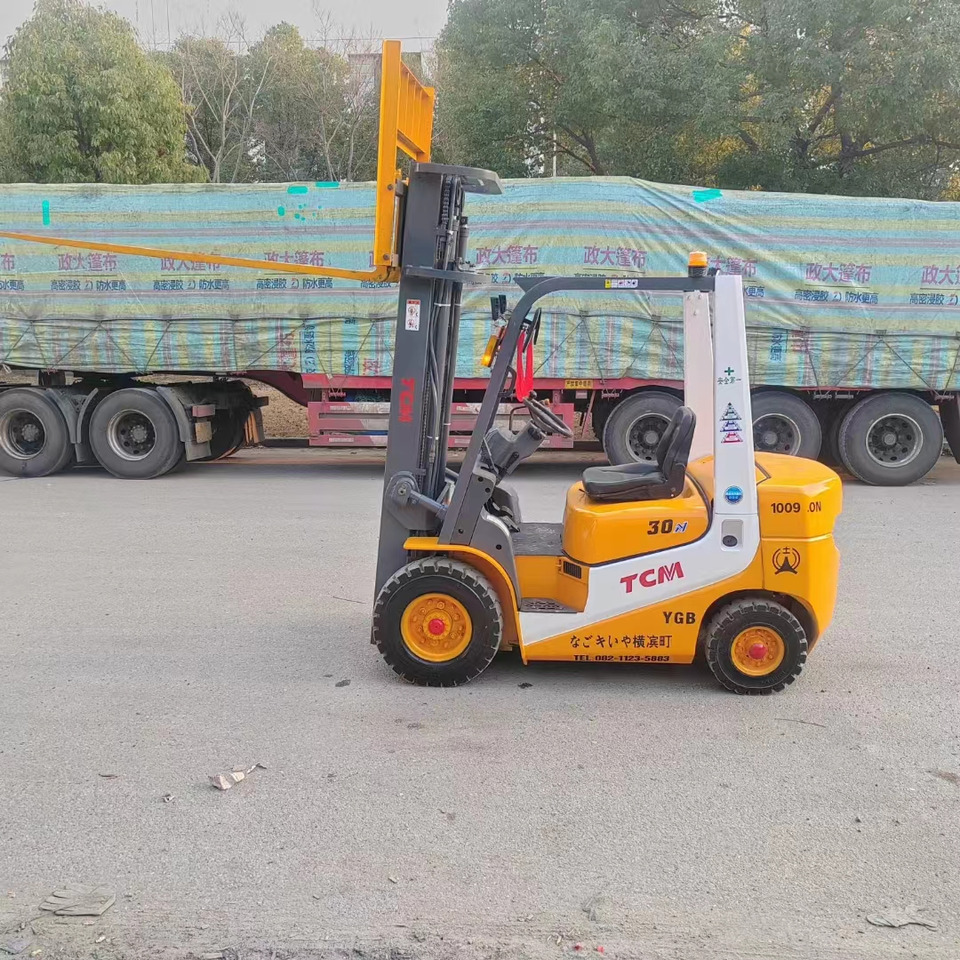 TCM FD30 diesel ISUZU engine forklift from Japan - 디젤 지게차 : 사진 3 TCM FD30 diesel ISUZU engine forklift from Japan - 디젤 지게차 : 사진 3