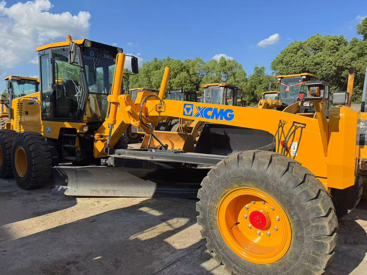 XCMG GR180 - 그레이더 : 사진 1 XCMG GR180 - 그레이더 : 사진 1