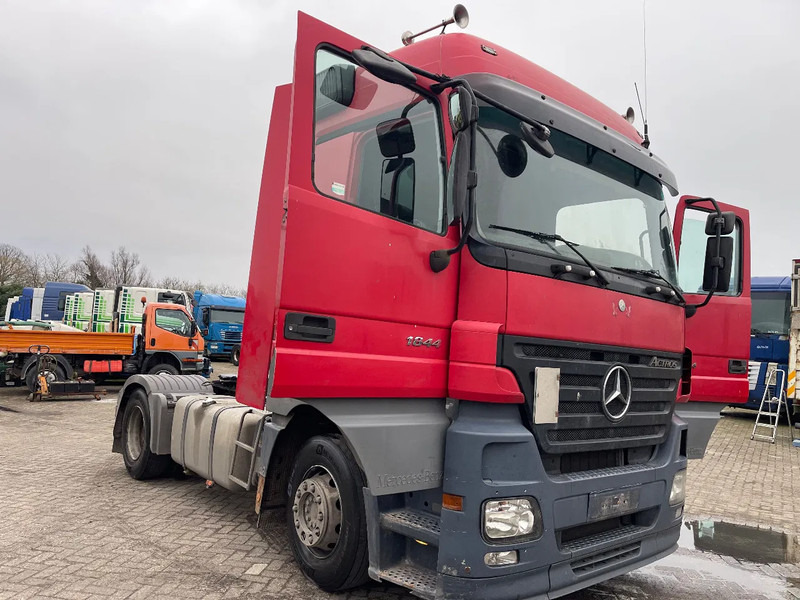 Mercedes-Benz Actros 1844 3 pedals - 트랙터 유닛 : 사진 1 Mercedes-Benz Actros 1844 3 pedals - 트랙터 유닛 : 사진 1