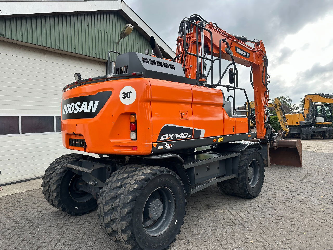 Doosan DX140W-5 - 휠 굴삭기 : 사진 4 Doosan DX140W-5 - 휠 굴삭기 : 사진 4