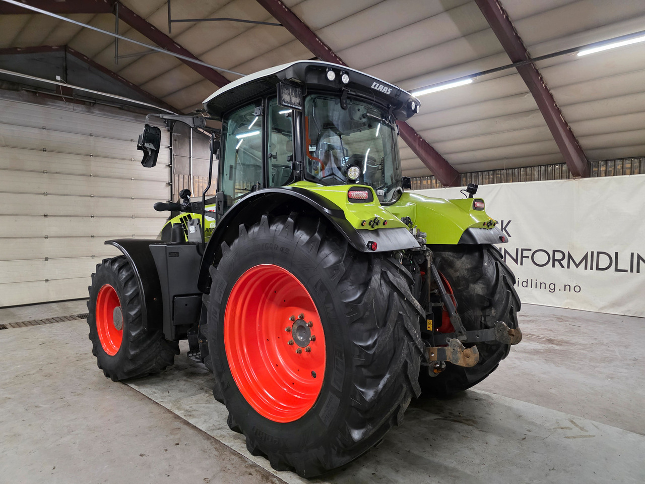 CLAAS Arion 660 C-Matic - 장궤형 트랙터 : 사진 3 CLAAS Arion 660 C-Matic - 장궤형 트랙터 : 사진 3