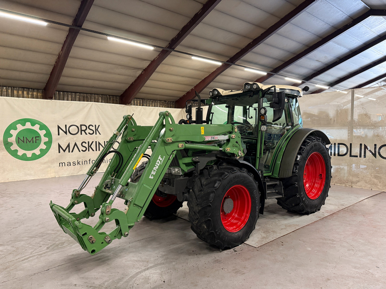 Fendt 211 Vario TMS - 장궤형 트랙터 : 사진 1 Fendt 211 Vario TMS - 장궤형 트랙터 : 사진 1