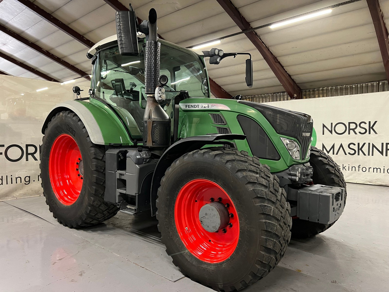 Fendt 724 Vario - 장궤형 트랙터 : 사진 5 Fendt 724 Vario - 장궤형 트랙터 : 사진 5