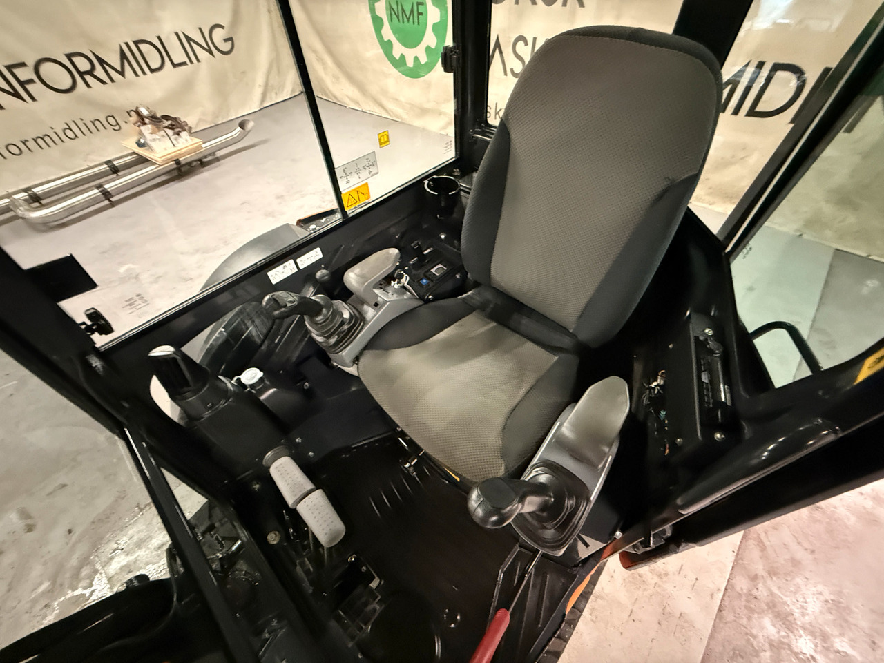 미니 굴삭기 Hitachi ZX26U-6 : 사진 15