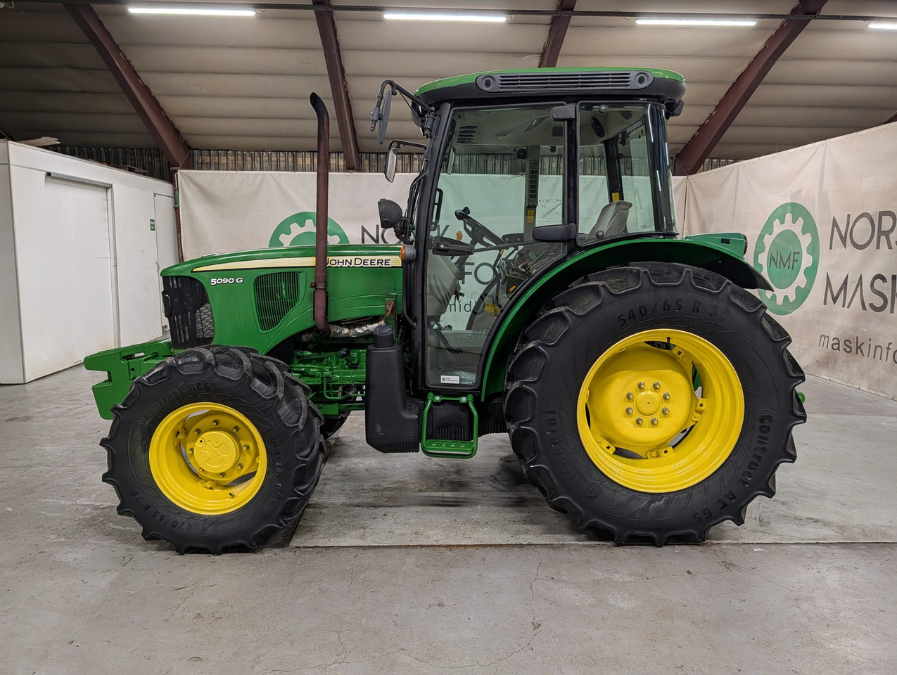 John Deere 5090G - 장궤형 트랙터 : 사진 2 John Deere 5090G - 장궤형 트랙터 : 사진 2