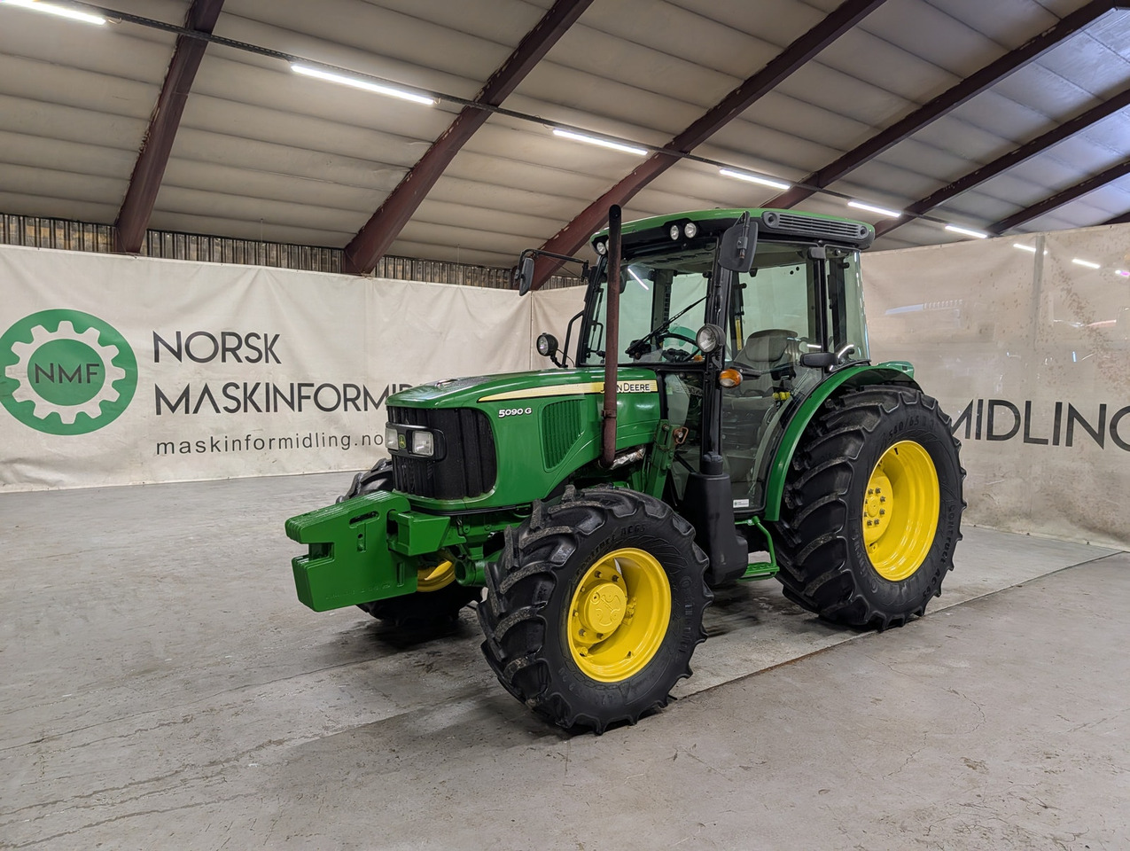 John Deere 5090G - 장궤형 트랙터 : 사진 1 John Deere 5090G - 장궤형 트랙터 : 사진 1