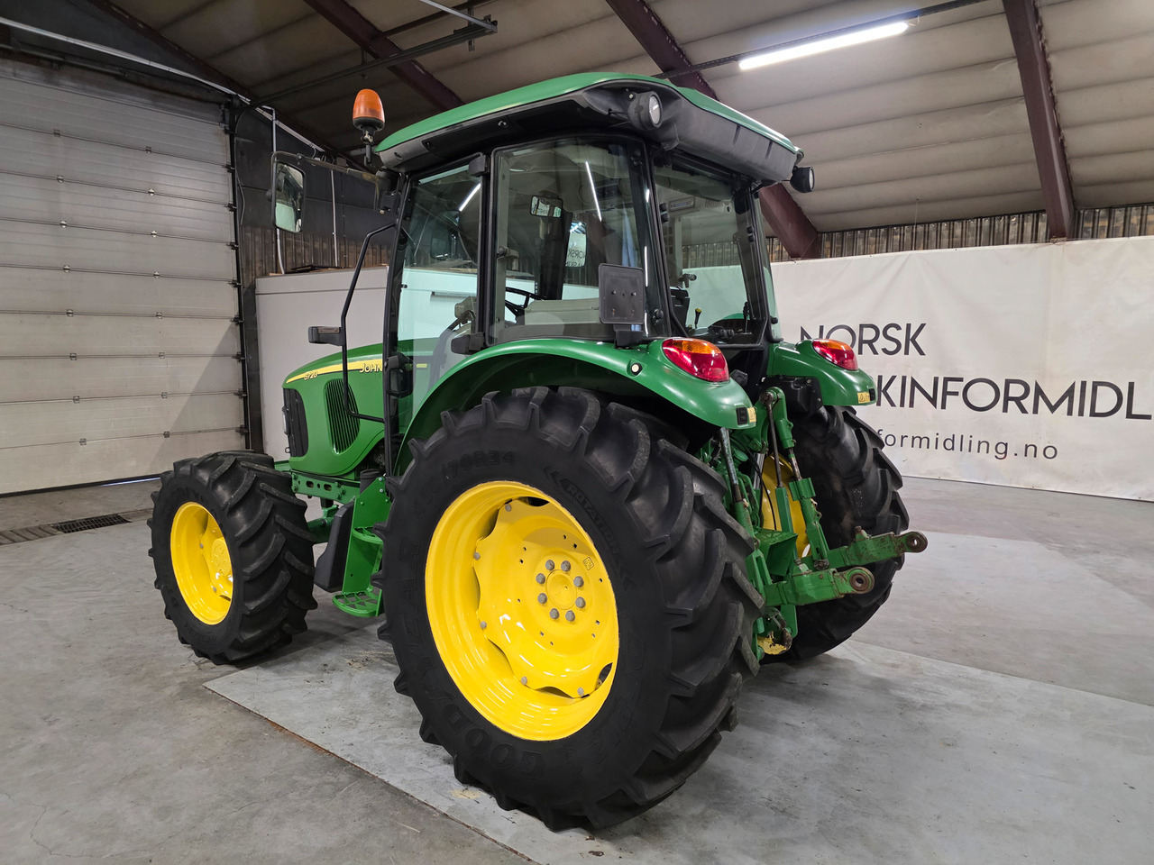 John Deere 5720 - 장궤형 트랙터 : 사진 4 John Deere 5720 - 장궤형 트랙터 : 사진 4