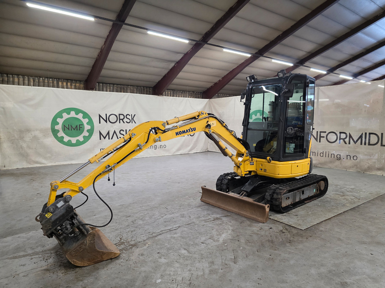 Komatsu PC26MR-3 - 미니 굴삭기 : 사진 1 Komatsu PC26MR-3 - 미니 굴삭기 : 사진 1