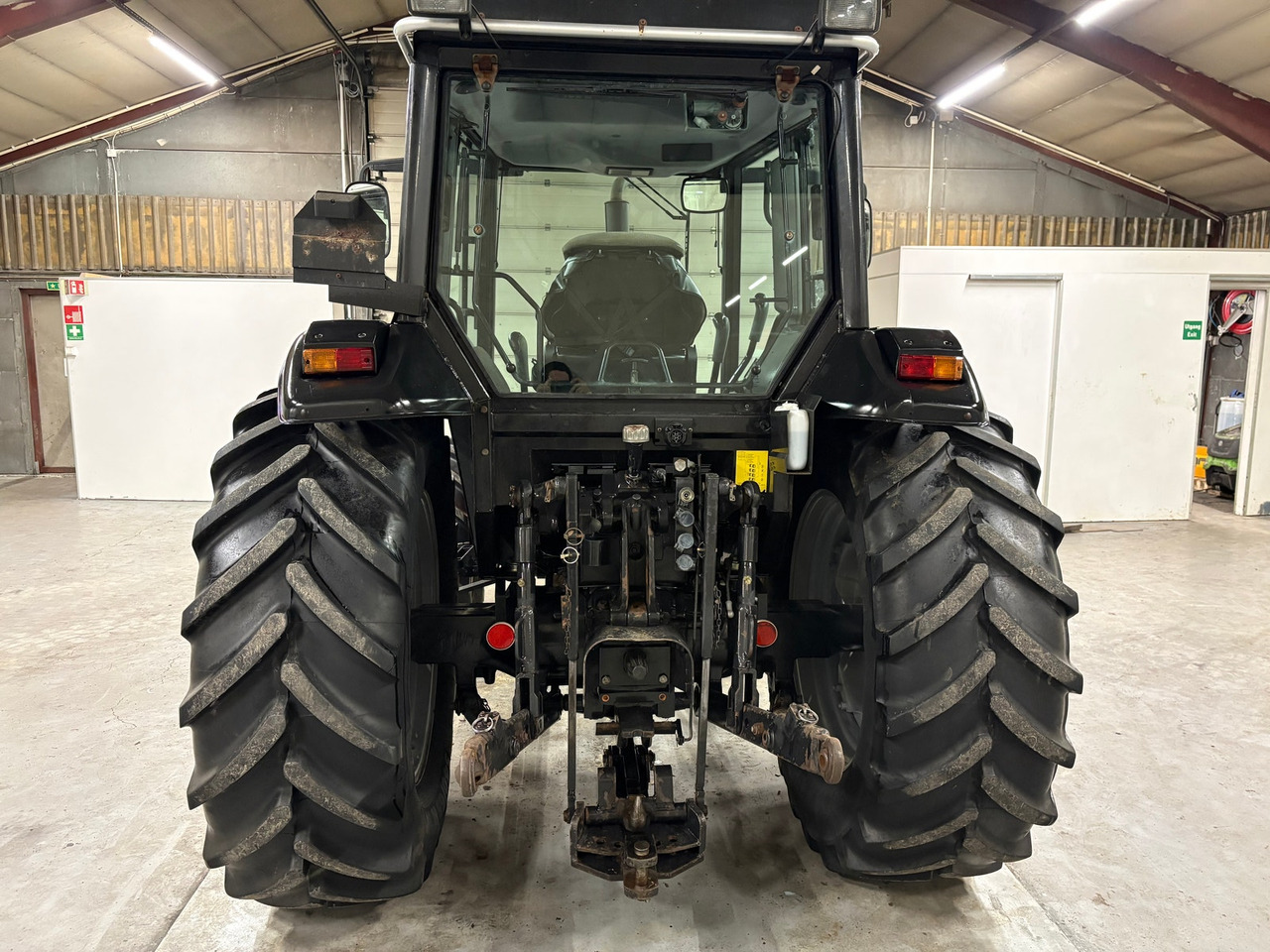 Massey Ferguson 4455 - 장궤형 트랙터 : 사진 4 Massey Ferguson 4455 - 장궤형 트랙터 : 사진 4