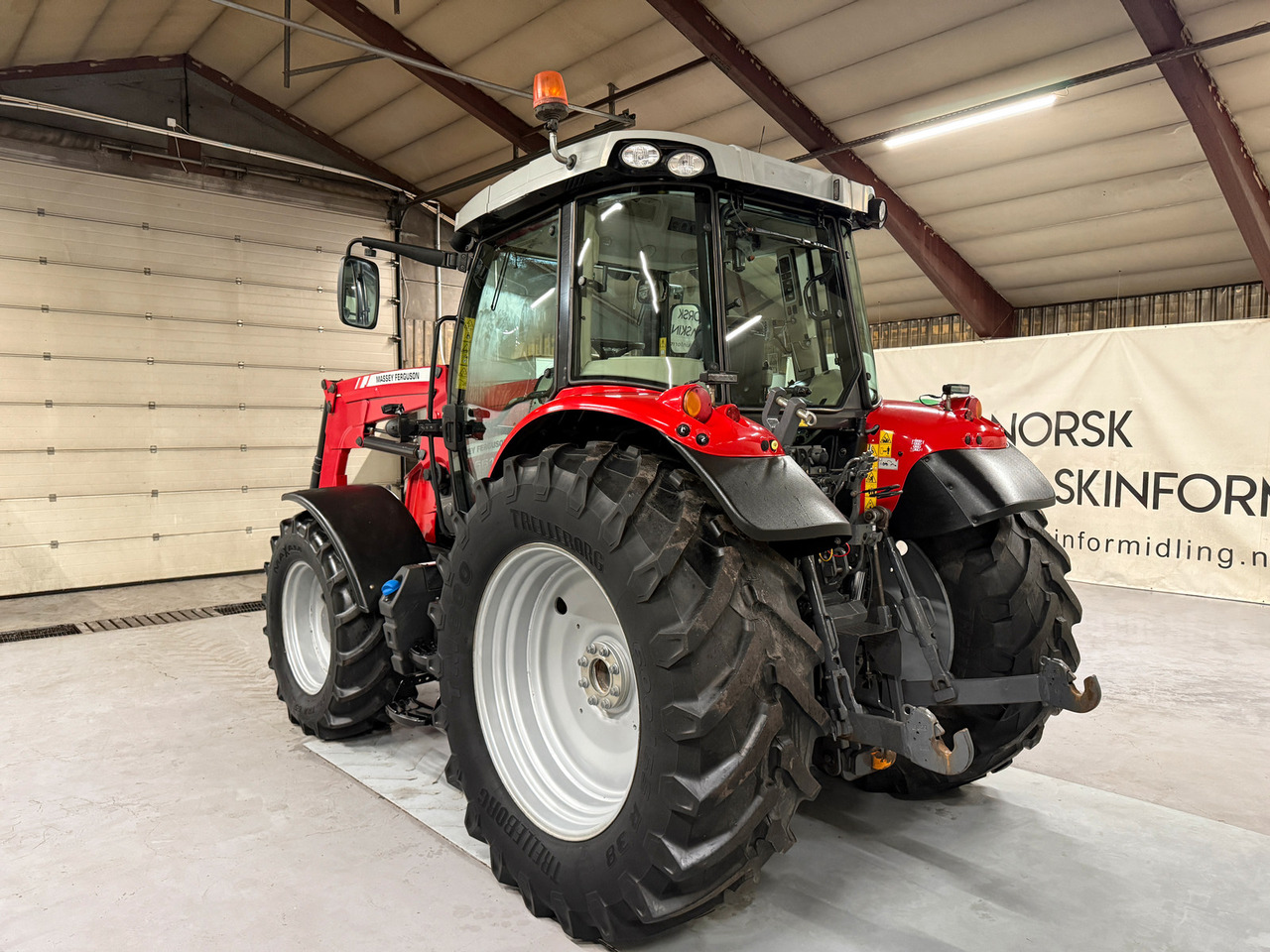 Massey Ferguson 5613 Dyna 4 - 장궤형 트랙터 : 사진 3 Massey Ferguson 5613 Dyna 4 - 장궤형 트랙터 : 사진 3