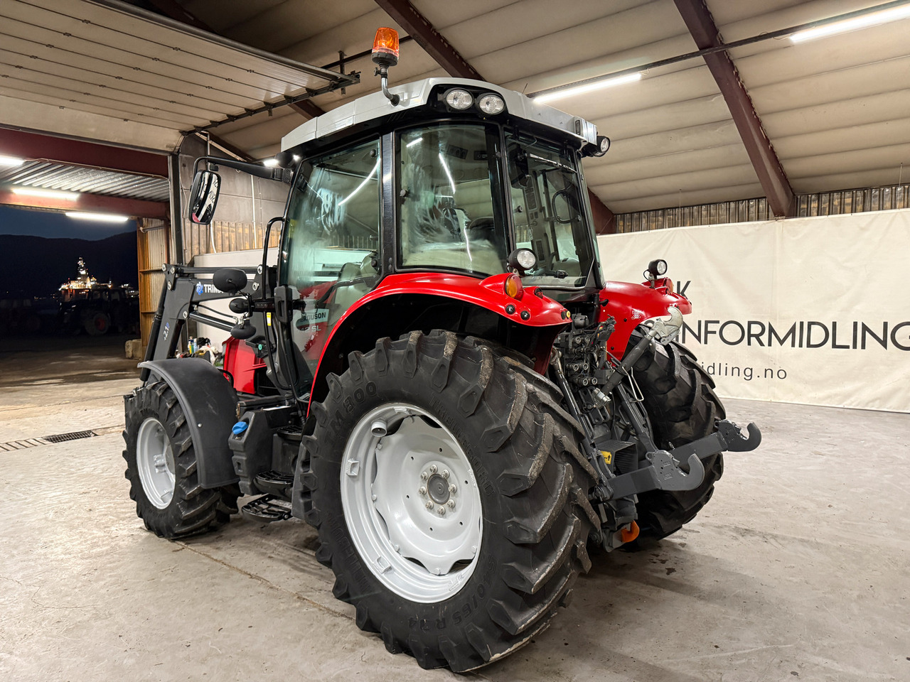 Massey Ferguson 5712 SL Dyna4 - 장궤형 트랙터 : 사진 3 Massey Ferguson 5712 SL Dyna4 - 장궤형 트랙터 : 사진 3