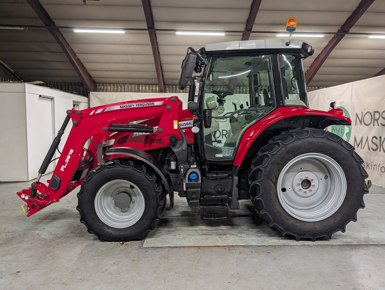 Massey Ferguson 5712S - 장궤형 트랙터 : 사진 2 Massey Ferguson 5712S - 장궤형 트랙터 : 사진 2
