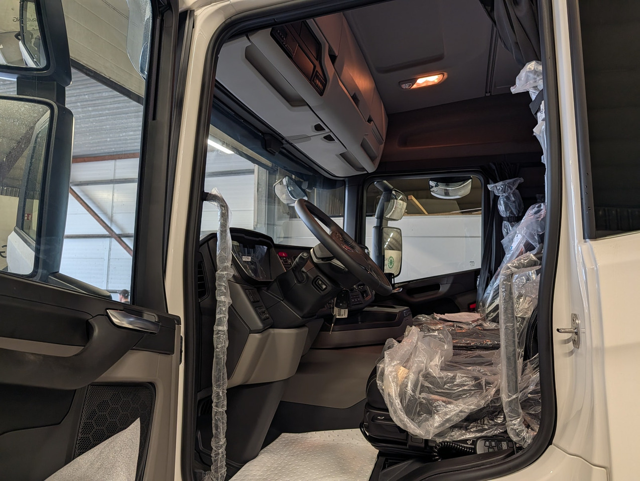 드롭사이드/ 플랫베드 트럭, 크레인 트럭 Scania G420 6x2 med HIAB 232-E5 Hipro og MCE påbygg : 사진 18 드롭사이드/ 플랫베드 트럭, 크레인 트럭 Scania G420 6x2 med HIAB 232-E5 Hipro og MCE påbygg : 사진 18