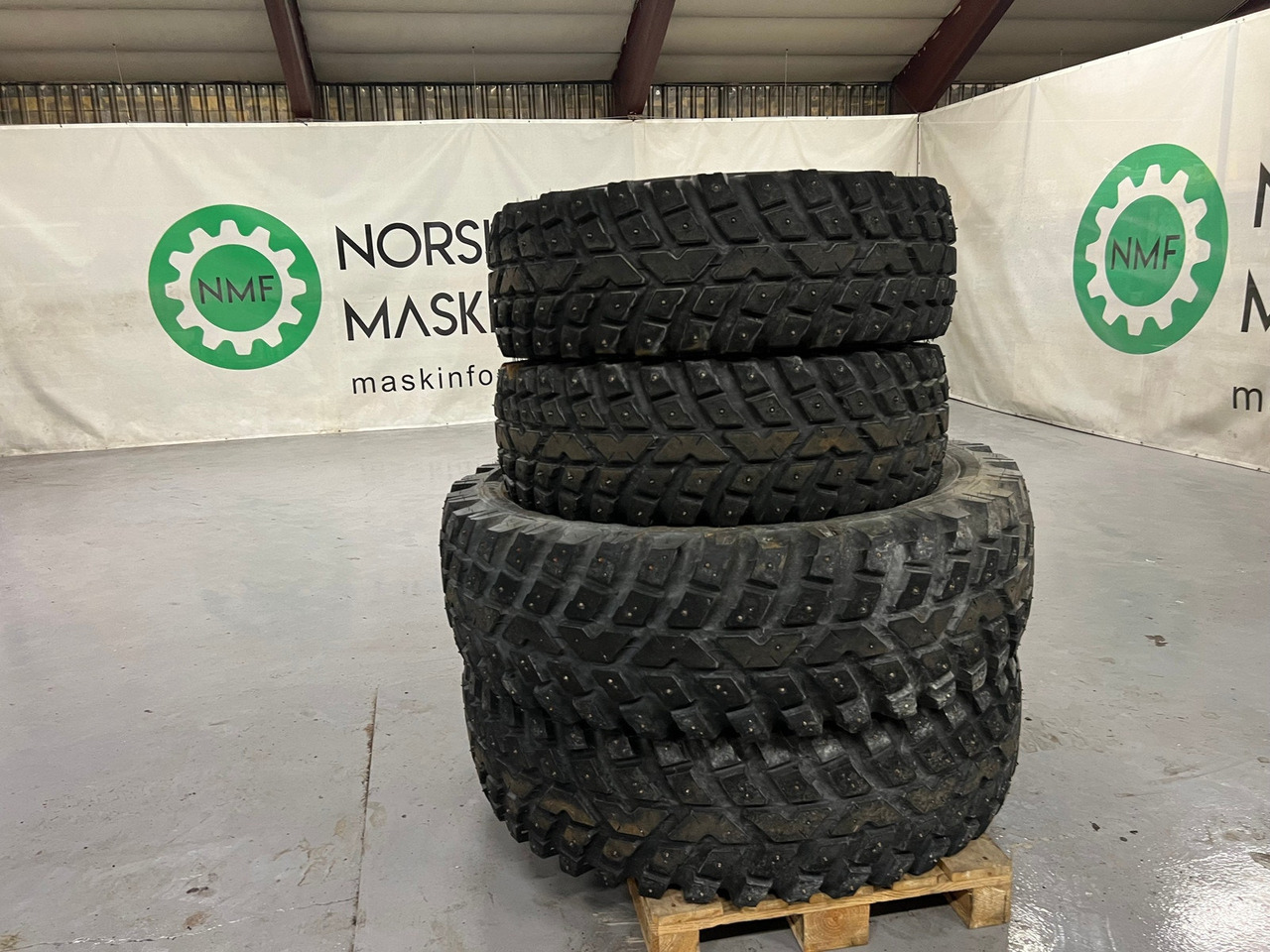 TRI 2 Dekk, TRI 2 DEKK MED PIGG - 휠 및 타이어 패키지 농업용 기계 용 : 사진 1 TRI 2 Dekk, TRI 2 DEKK MED PIGG - 휠 및 타이어 패키지 농업용 기계 용 : 사진 1