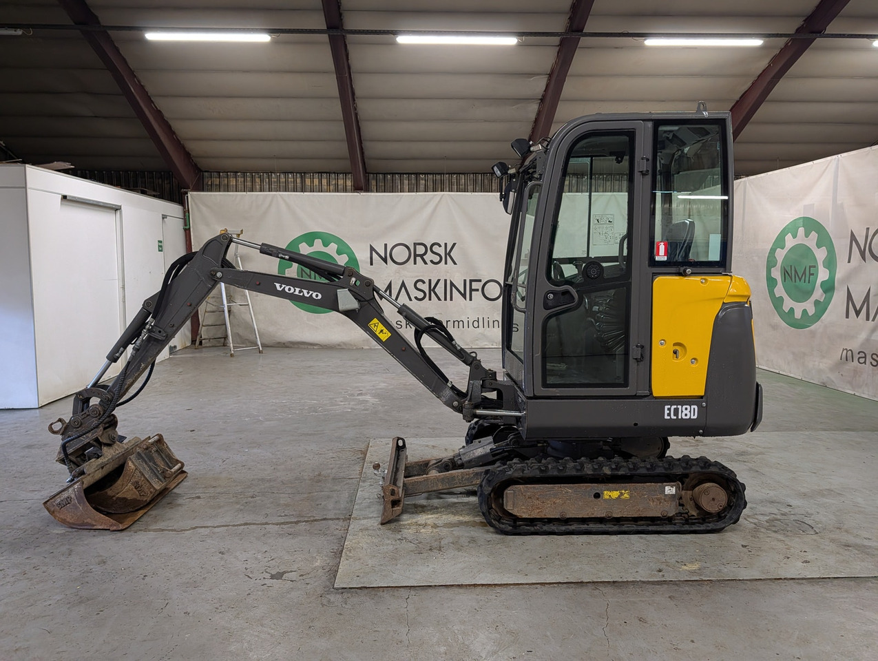 Volvo ECR18D - 미니 굴삭기 : 사진 2 Volvo ECR18D - 미니 굴삭기 : 사진 2