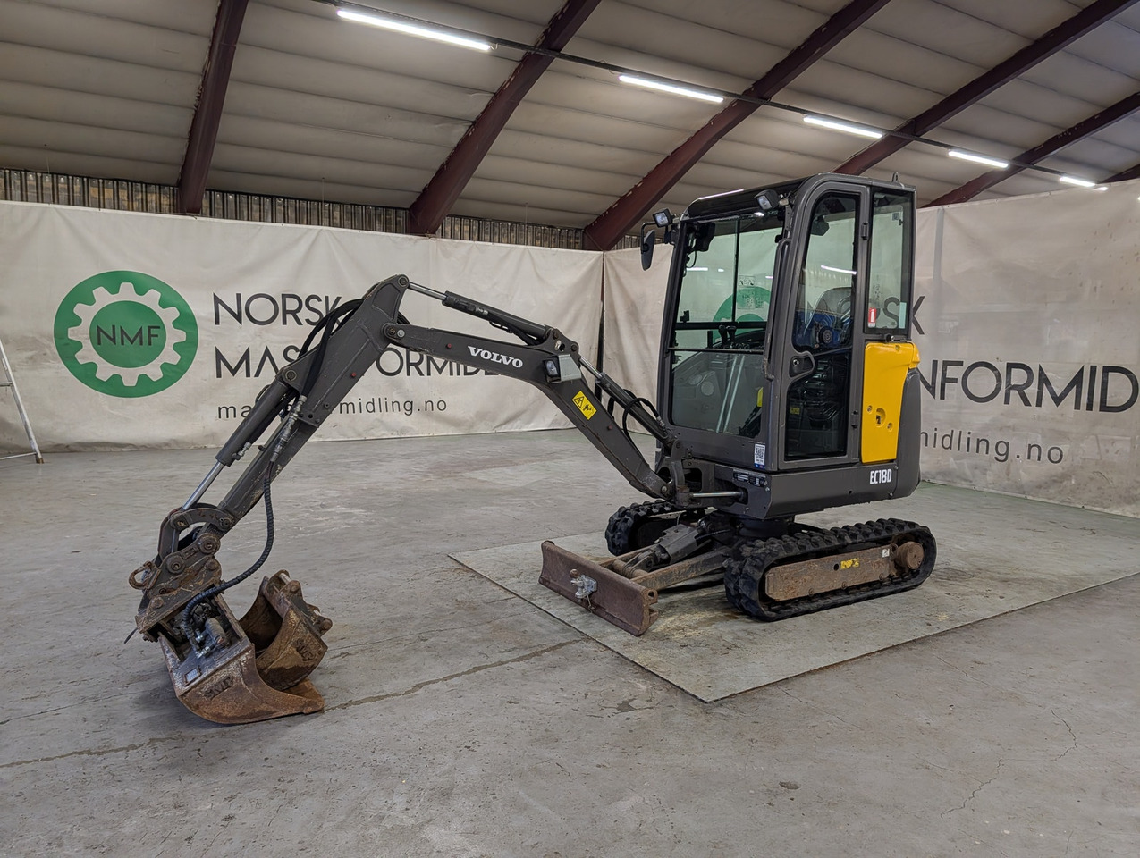 Volvo ECR18D - 미니 굴삭기 : 사진 1 Volvo ECR18D - 미니 굴삭기 : 사진 1