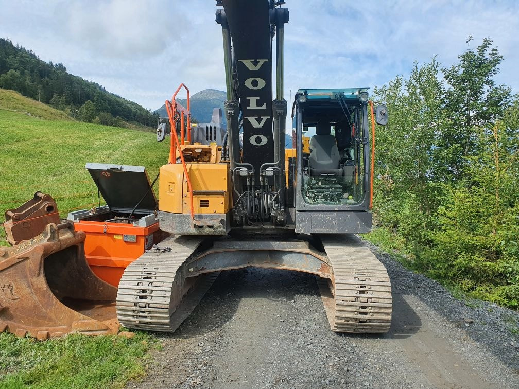 Volvo ECR235EL - 크롤러 굴삭기 : 사진 2 Volvo ECR235EL - 크롤러 굴삭기 : 사진 2