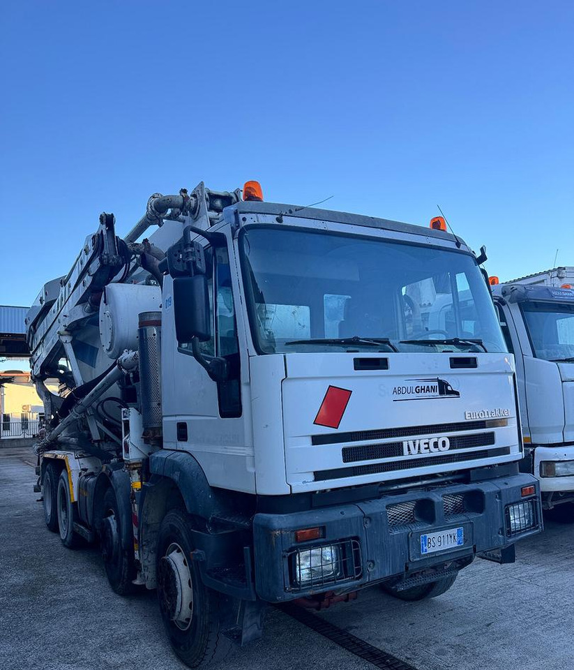 Betonpompa CIFA Iveco Trakker 410E44 - 콘크리트 믹서 펌프 트럭 : 사진 3 Betonpompa CIFA Iveco Trakker 410E44 - 콘크리트 믹서 펌프 트럭 : 사진 3