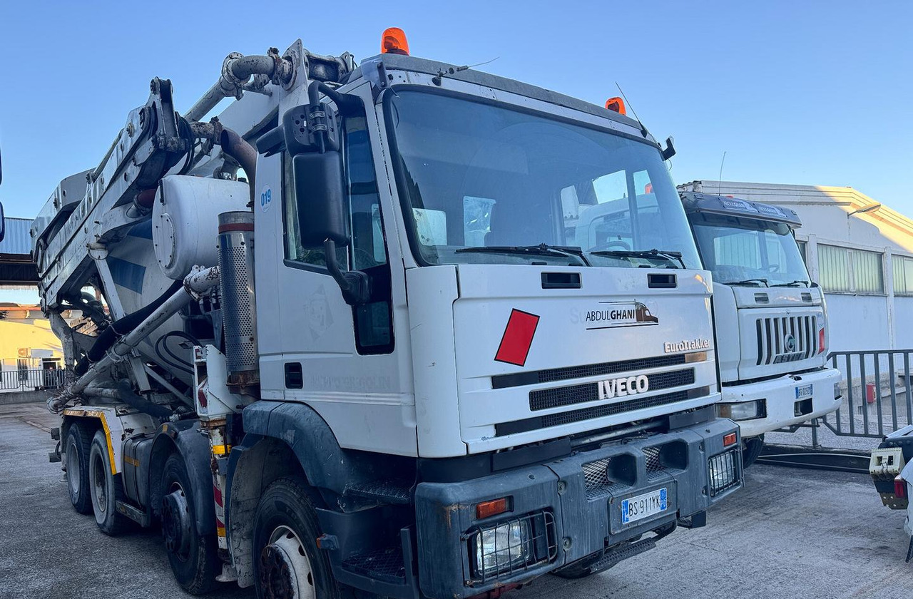 Betonpompa CIFA Iveco Trakker 410E44 - 콘크리트 믹서 펌프 트럭 : 사진 1 Betonpompa CIFA Iveco Trakker 410E44 - 콘크리트 믹서 펌프 트럭 : 사진 1