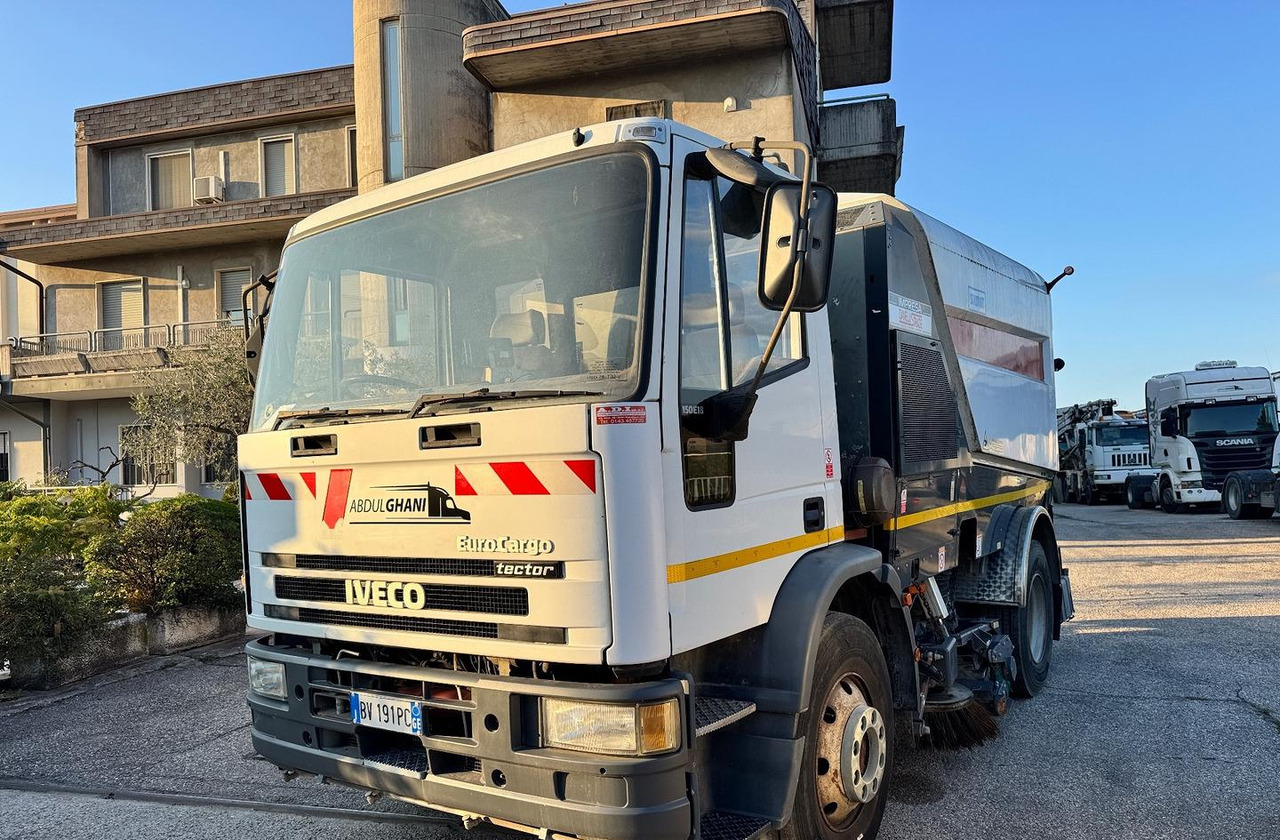Iveco EuroCargo 150E18 spazzatrice - 거리 청소 차량 : 사진 1 Iveco EuroCargo 150E18 spazzatrice - 거리 청소 차량 : 사진 1