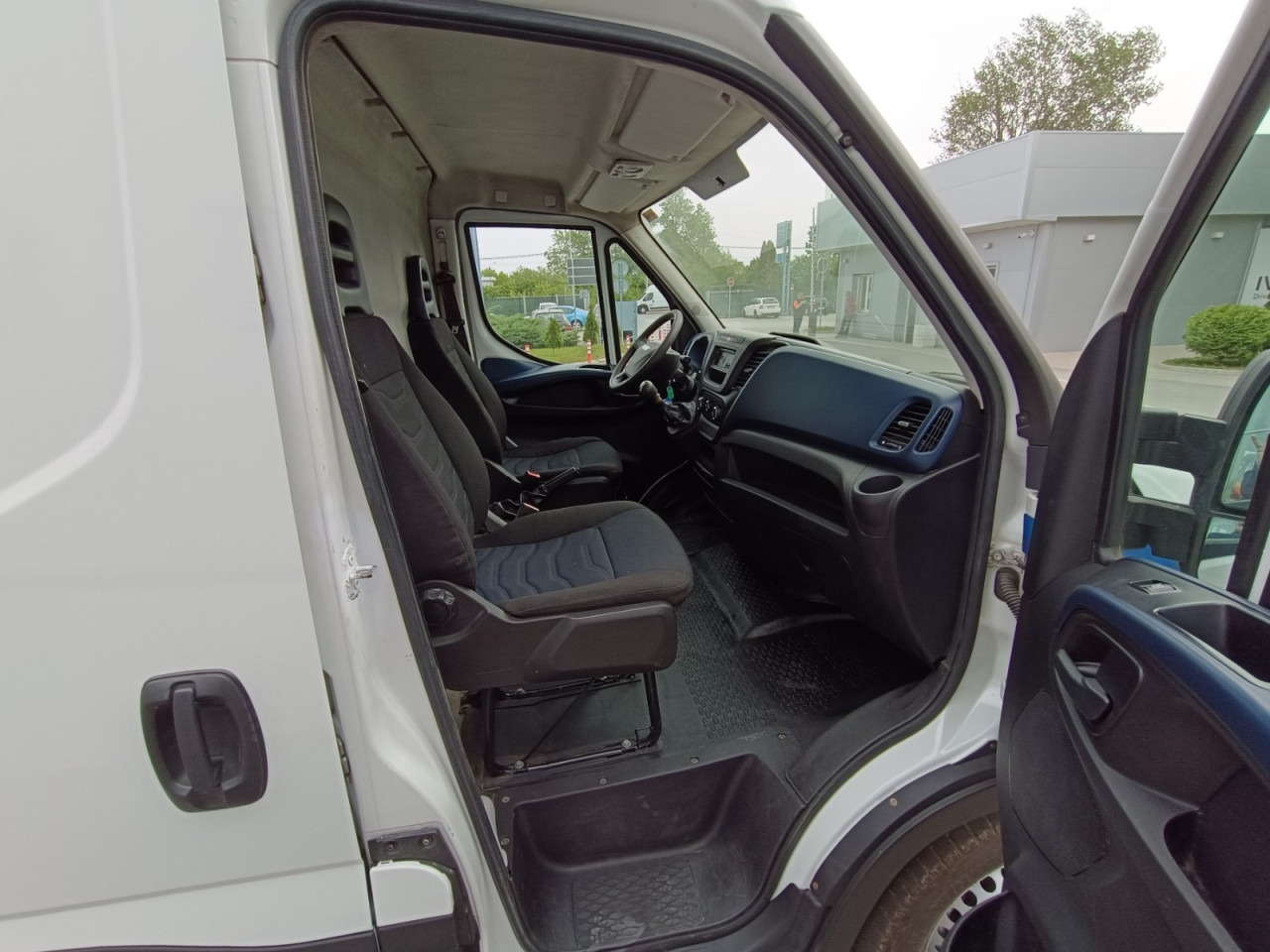 IVECO Daily 35S14N 12m3 - 패널 밴 : 사진 5 IVECO Daily 35S14N 12m3 - 패널 밴 : 사진 5