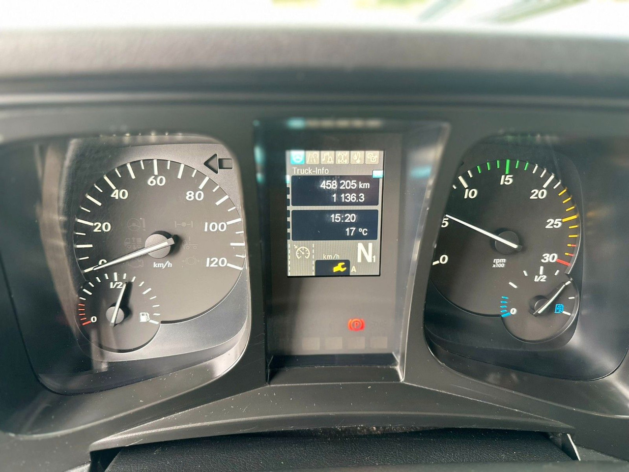 박스 트럭 Mercedes-Benz Antos 1830+Isolierkoffer : 사진 7 박스 트럭 Mercedes-Benz Antos 1830+Isolierkoffer : 사진 7