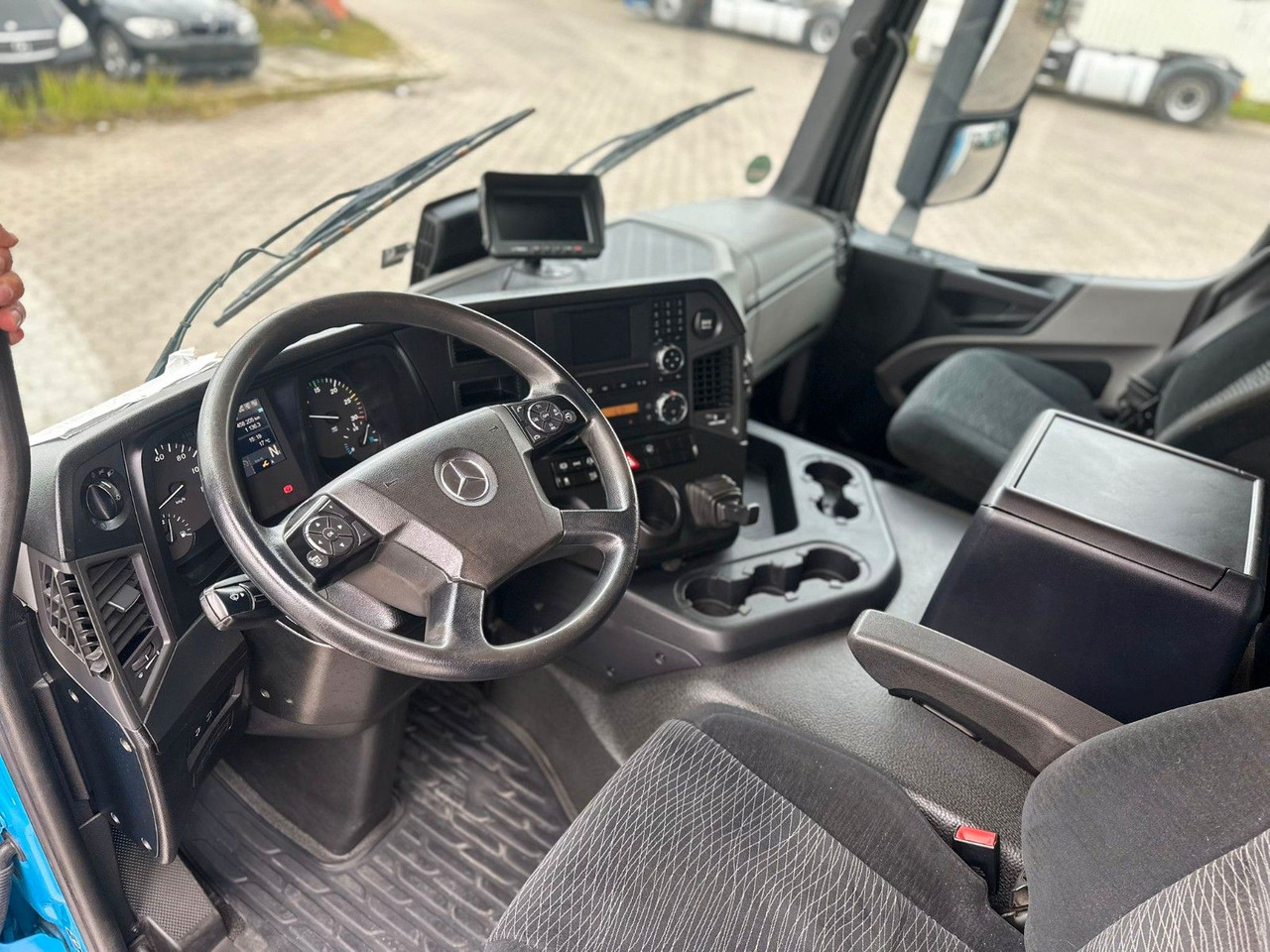 박스 트럭 Mercedes-Benz Antos 1830+Isolierkoffer : 사진 9 박스 트럭 Mercedes-Benz Antos 1830+Isolierkoffer : 사진 9