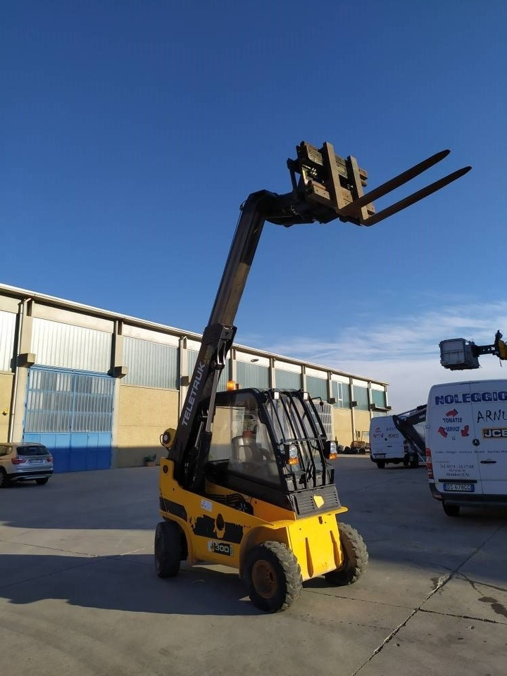 JCB TLT 30 - 텔레스코픽 핸들러 : 사진 1 JCB TLT 30 - 텔레스코픽 핸들러 : 사진 1