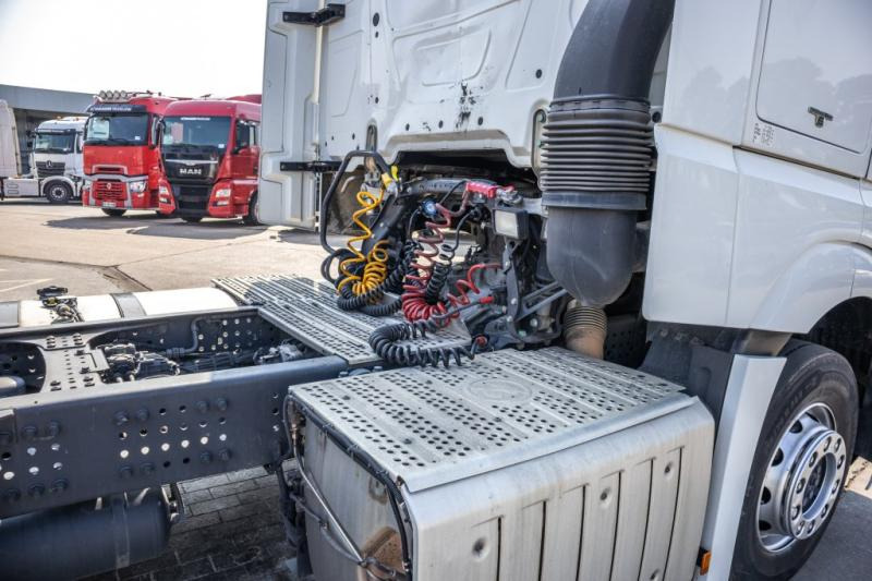 트랙터 유닛 Mercedes ACTROS 1845 LS : 사진 6