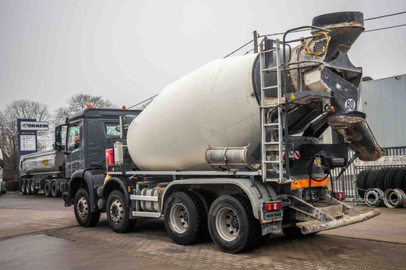 Mercedes AROCS 3236 BB+LIEBHERR 9M3 - 콘크리트 믹서 트럭 : 사진 4 Mercedes AROCS 3236 BB+LIEBHERR 9M3 - 콘크리트 믹서 트럭 : 사진 4