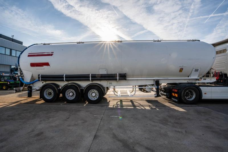 SPITZER SILO SK2458 CAL 60m3 - 사일로 세미 트레일러 : 사진 3 SPITZER SILO SK2458 CAL 60m3 - 사일로 세미 트레일러 : 사진 3