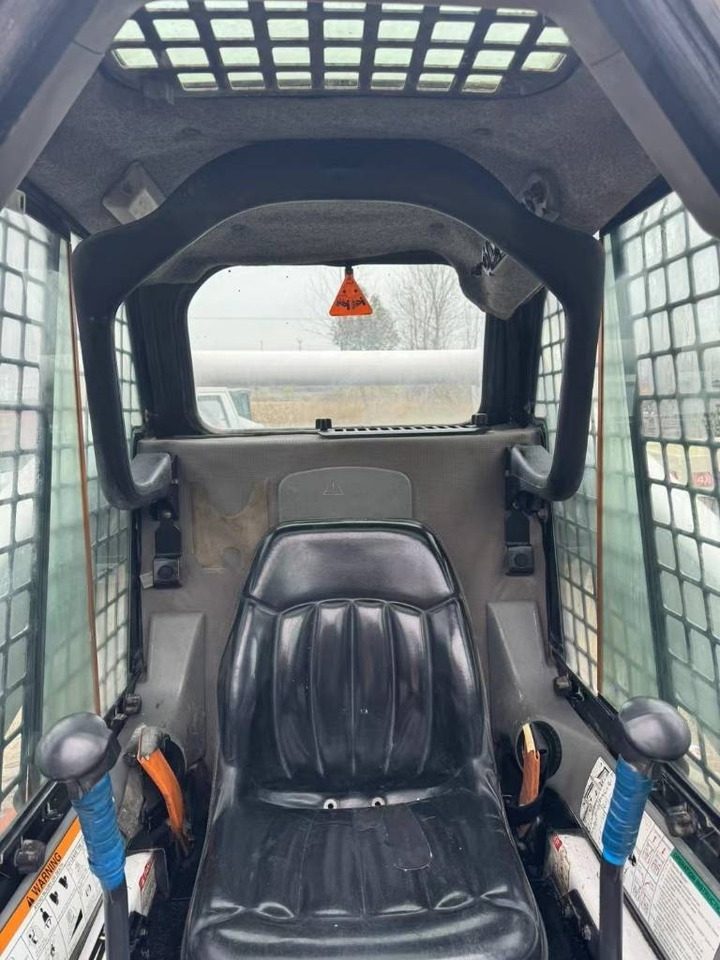 Bobcat S 300 - 스키드 스티어 로더 : 사진 2 Bobcat S 300 - 스키드 스티어 로더 : 사진 2