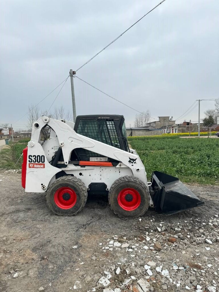 Bobcat S 300 - 스키드 스티어 로더 : 사진 1 Bobcat S 300 - 스키드 스티어 로더 : 사진 1