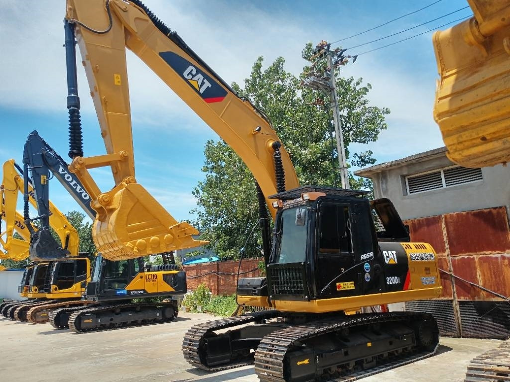 CAT 320D2L  - 크롤러 굴삭기 : 사진 4 CAT 320D2L  - 크롤러 굴삭기 : 사진 4