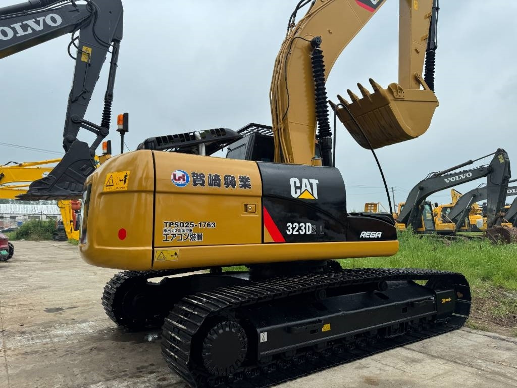 CAT 323D2 - 크롤러 굴삭기 : 사진 1 CAT 323D2 - 크롤러 굴삭기 : 사진 1