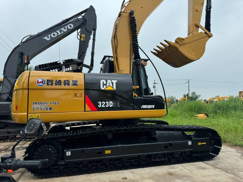 CAT 323D2 - 크롤러 굴삭기 : 사진 3 CAT 323D2 - 크롤러 굴삭기 : 사진 3