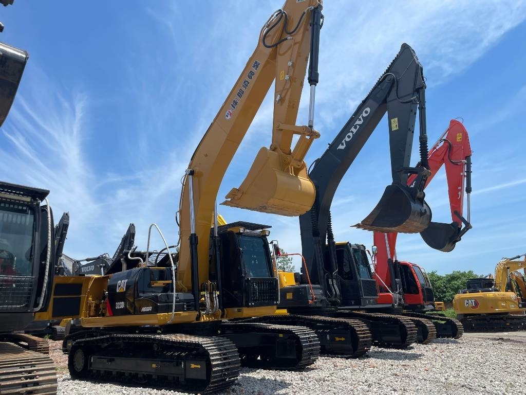 CAT 323D2 - 크롤러 굴삭기 : 사진 5 CAT 323D2 - 크롤러 굴삭기 : 사진 5