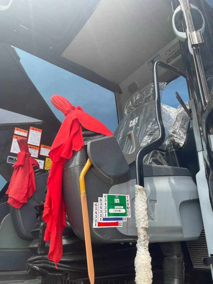 CAT 330D2 - 크롤러 굴삭기 : 사진 4 CAT 330D2 - 크롤러 굴삭기 : 사진 4