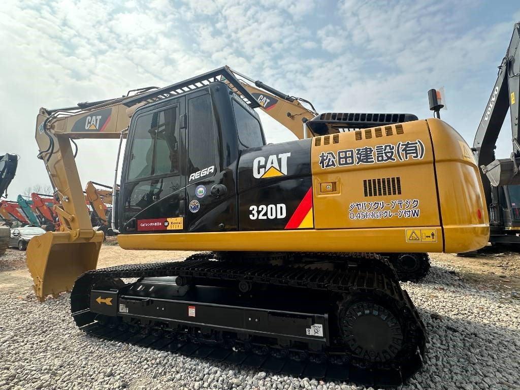 CAT CAT320D2 - 크롤러 굴삭기 : 사진 1 CAT CAT320D2 - 크롤러 굴삭기 : 사진 1