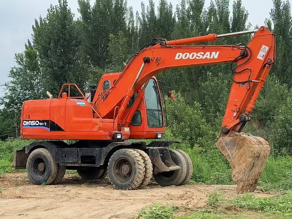 Doosan DH 150 W-7 - 휠 굴삭기 : 사진 1 Doosan DH 150 W-7 - 휠 굴삭기 : 사진 1